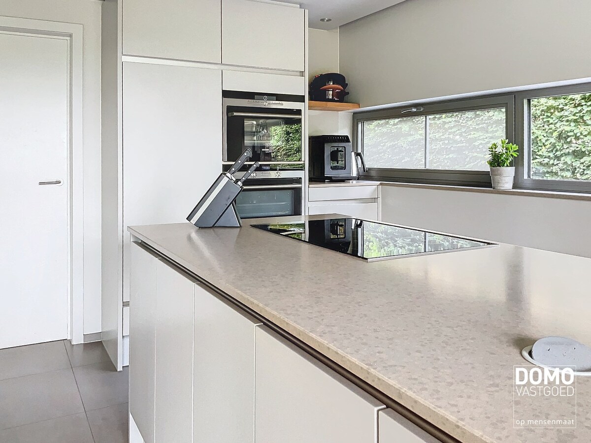 PRACHTIGE VILLA MET 3 SLAAPKAMERS, INPANDIGE GARAGE EN RUIME TUIN IN BOLDERBERG 