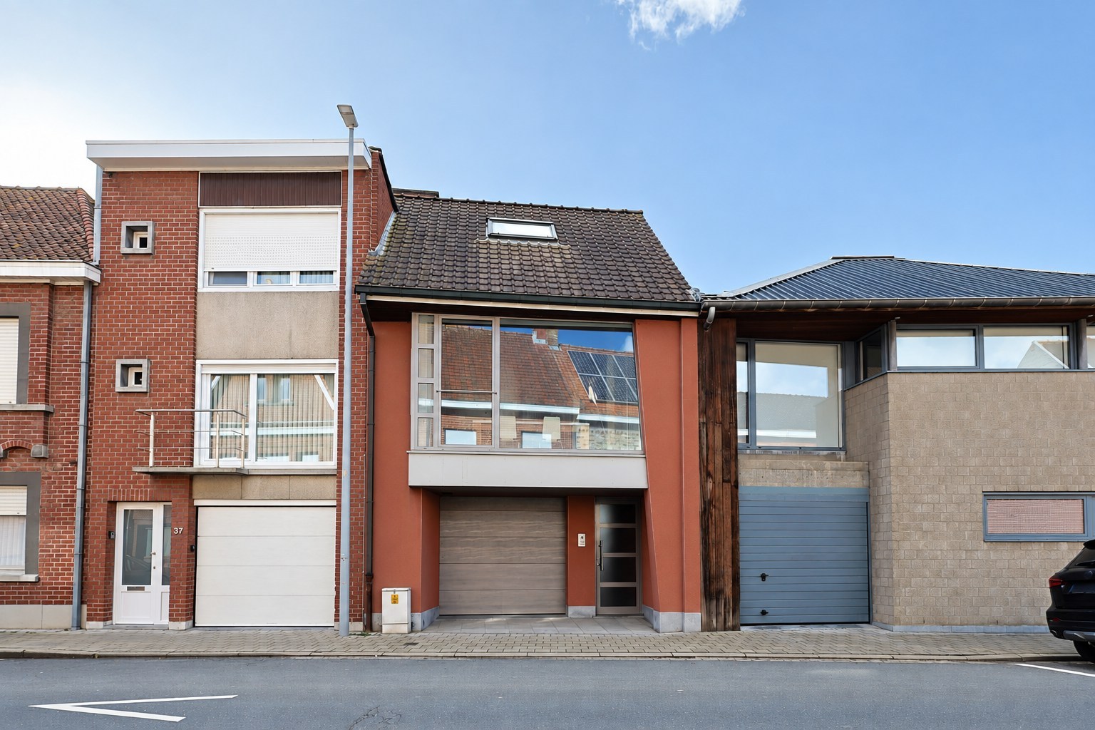 Bel-etagewoning met tuin, loods (450 m²) en tal van mogelijkheden 
