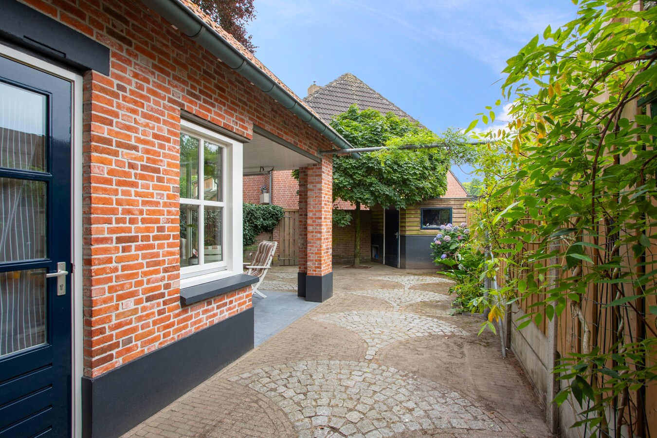Wonen naast de kerk én in een gemeentelijk monument aan de Kerkstraat 12 Diessen. 