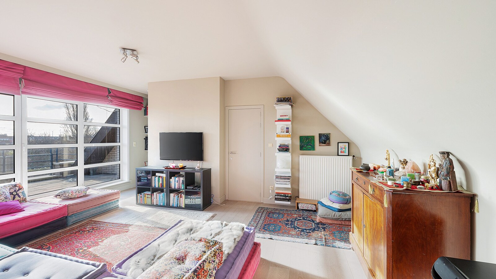 Ruime gezinswoning met inpandige garage en gezellige tuin. 