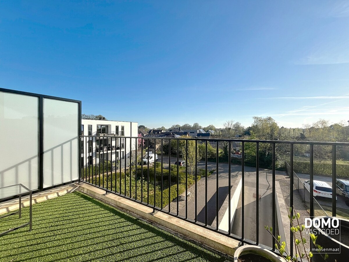 INSTAPKLAAR TWEE SLAAPKAMER APPARTEMENT MET TERRAS RUSTIG GELEGEN TE BOEKT (HEUSDEN-ZOLDER) 