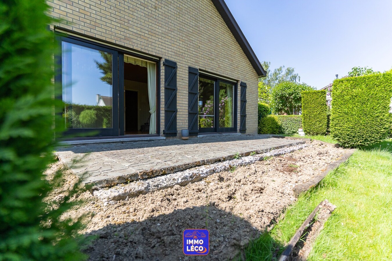 Plain-Pied avec deux garages situé à "La Coquinie", excellent potentiel ! 