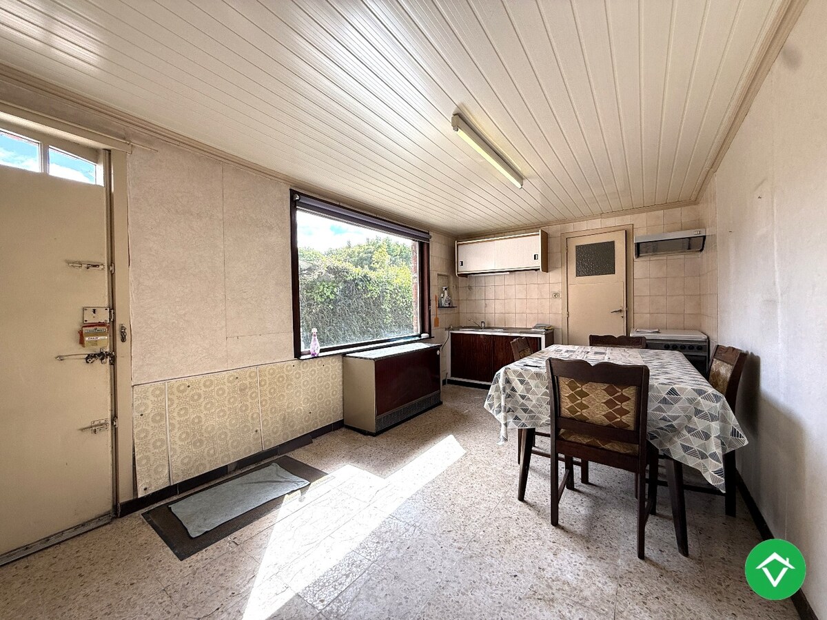 Ruime woning met 5 slaapkamers, garage en diepe tuin te Houthulst 