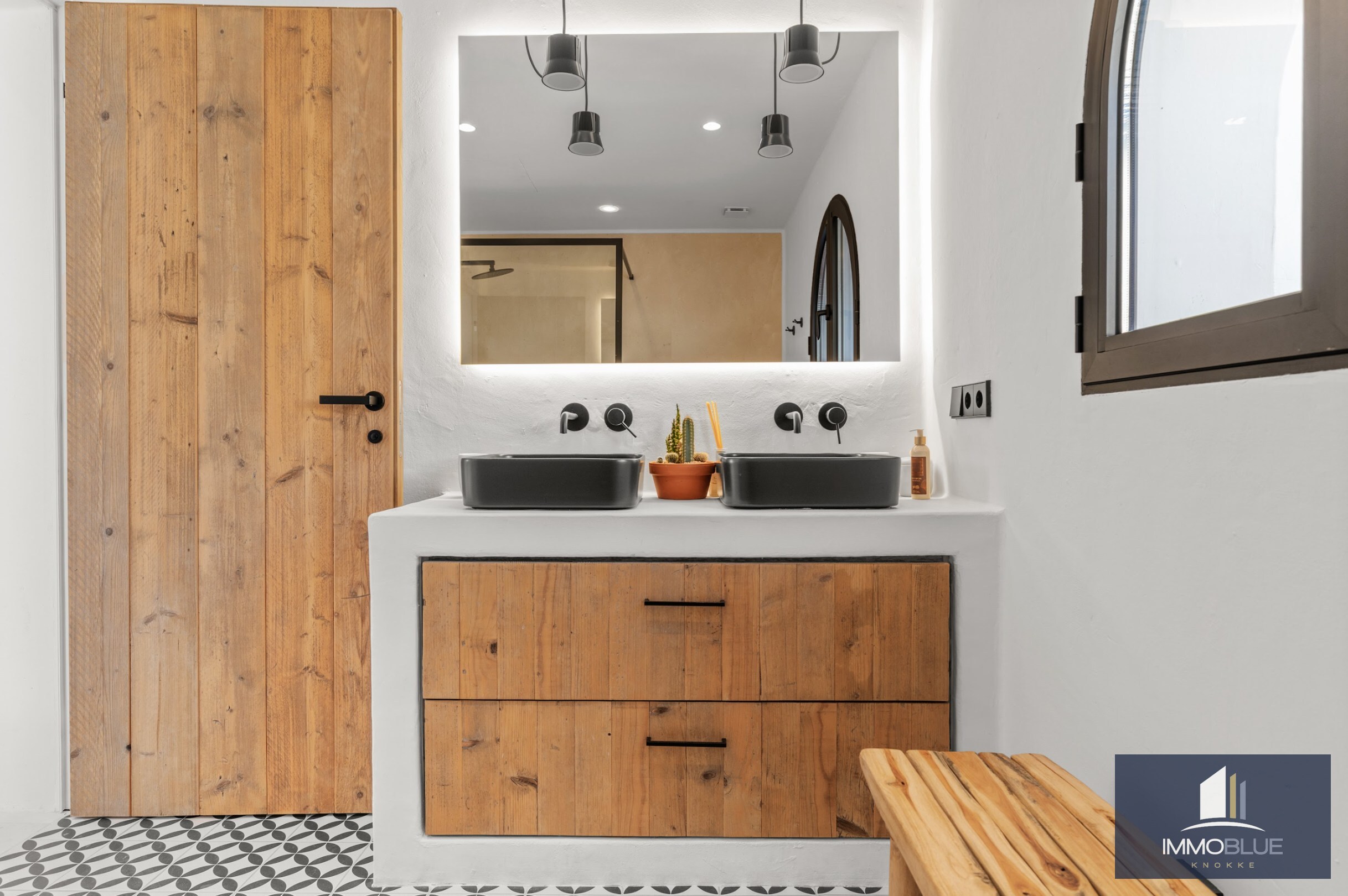 Villa méditerranéenne moderne avec vue mer spectaculaire 