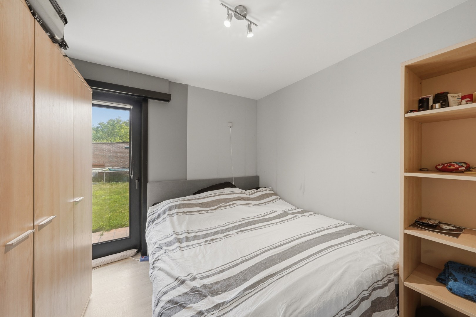 Gelijkvloers appartement met 3 slaapkamers en tuin te Oudenburg 