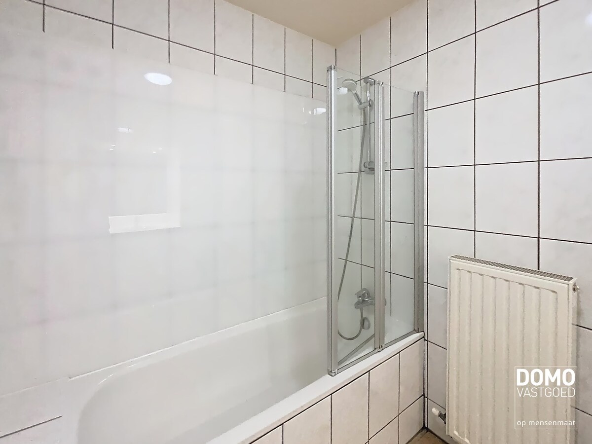 GELIJKVLOERS APPARTEMENT MET TUIN EN GARAGEBOX GELEGEN TE TUILT  (KURINGEN) 