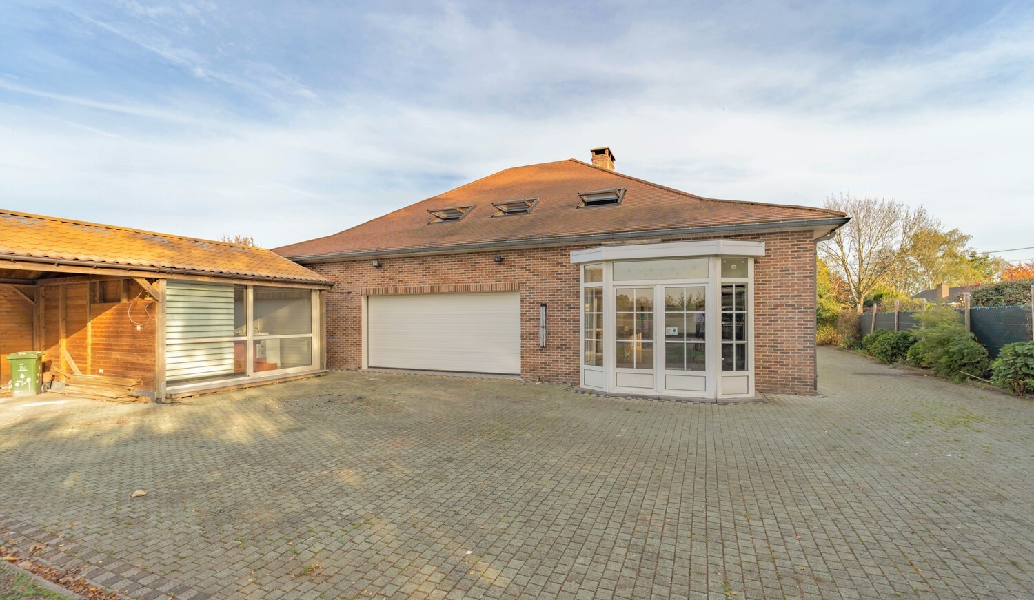 Royale villa met zwembad en extra woonruimte op 3070 m² 