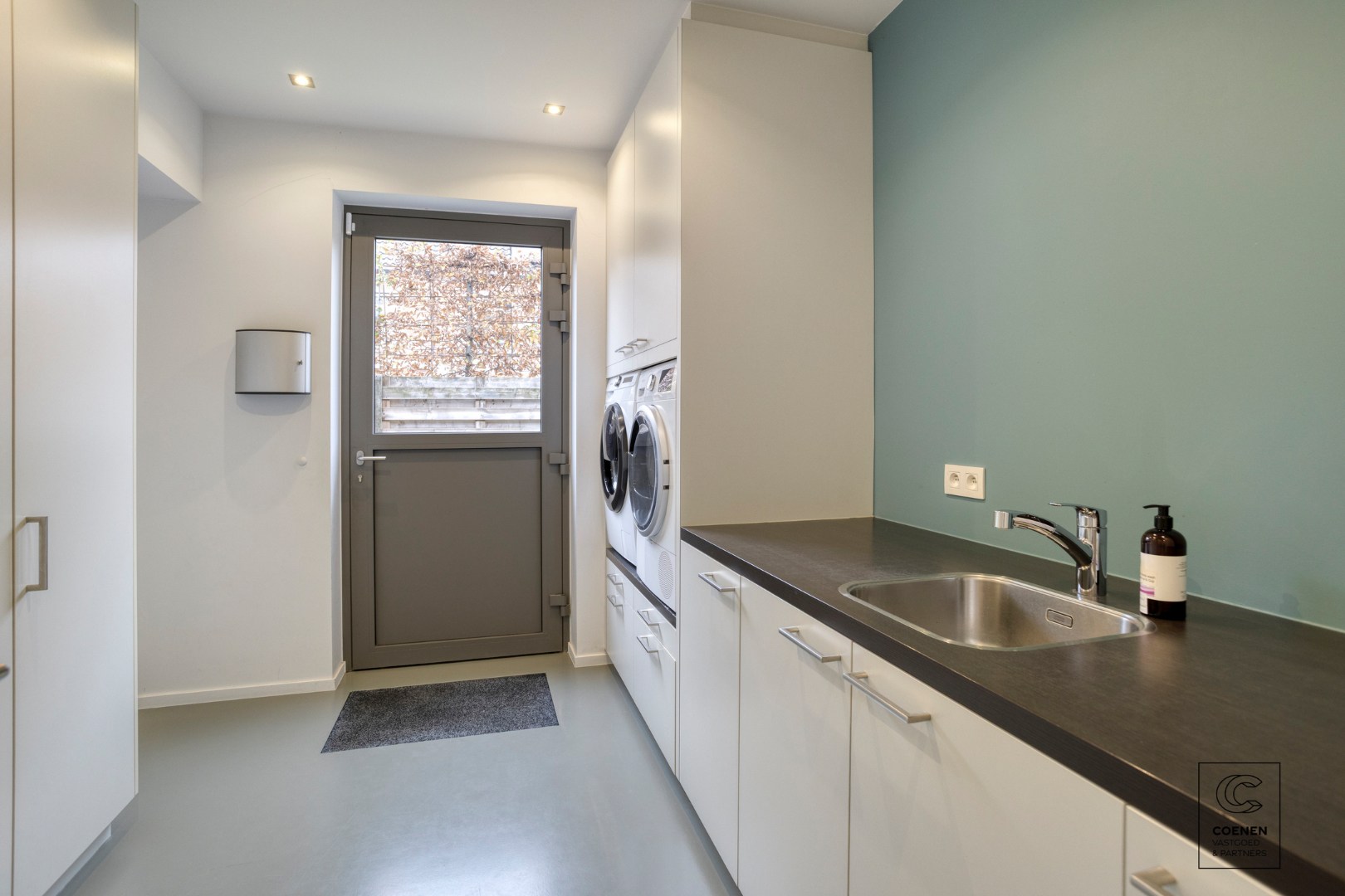 Prachtige woning (2013) van 256 m² met 4 slaapkamers in een doodlopende straat te Grobbendonk! 