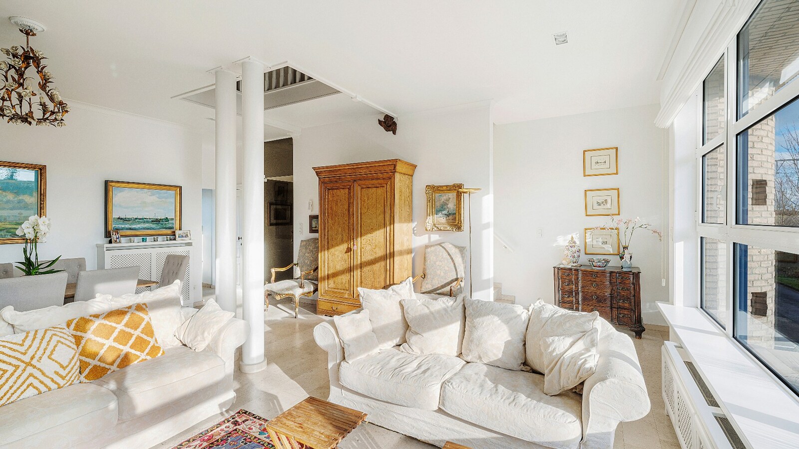 Ruime gezinswoning met inpandige garage en gezellige tuin. 