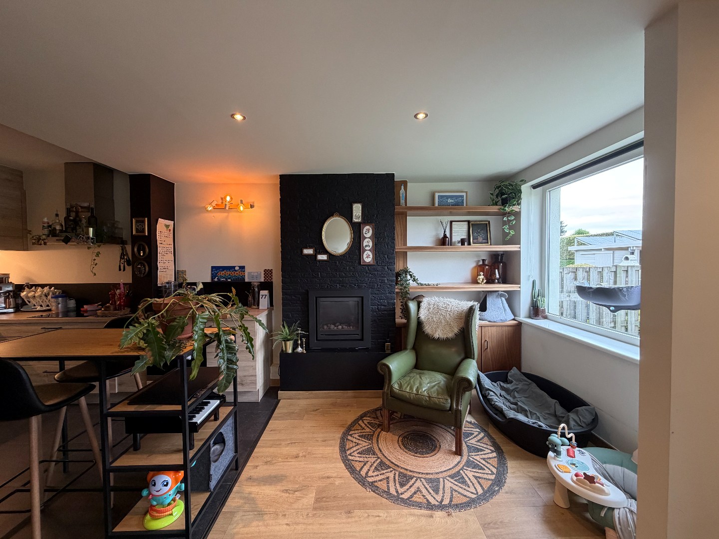 Charmante gerenoveerde halfopen woning met 2 slaapkamers, tuin en garage 
