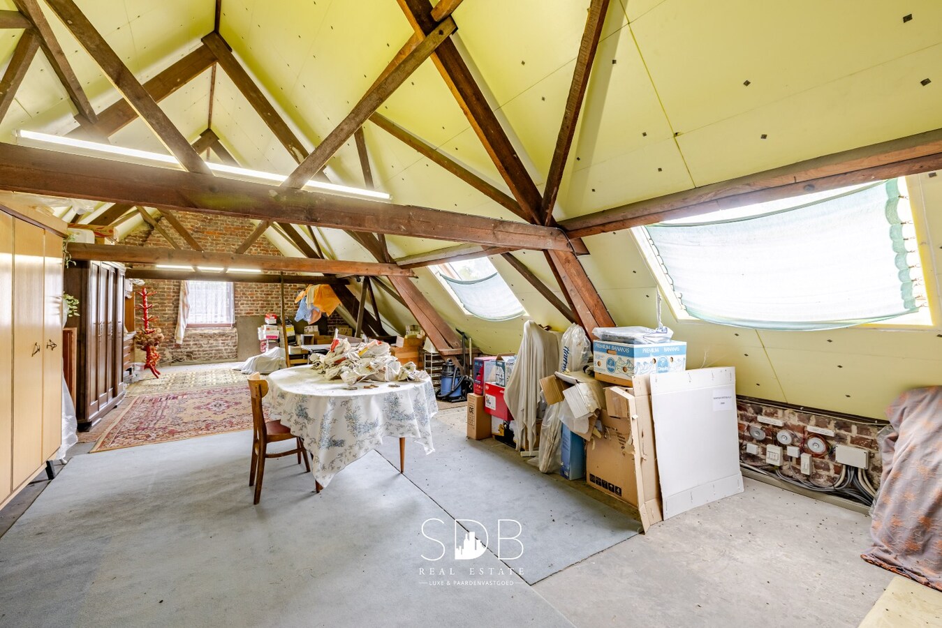 Authentieke hoeve met bijgebouwen en graslanden op 6.664m² met mogelijkheid tot bijkomend grasland op 3.070m² 