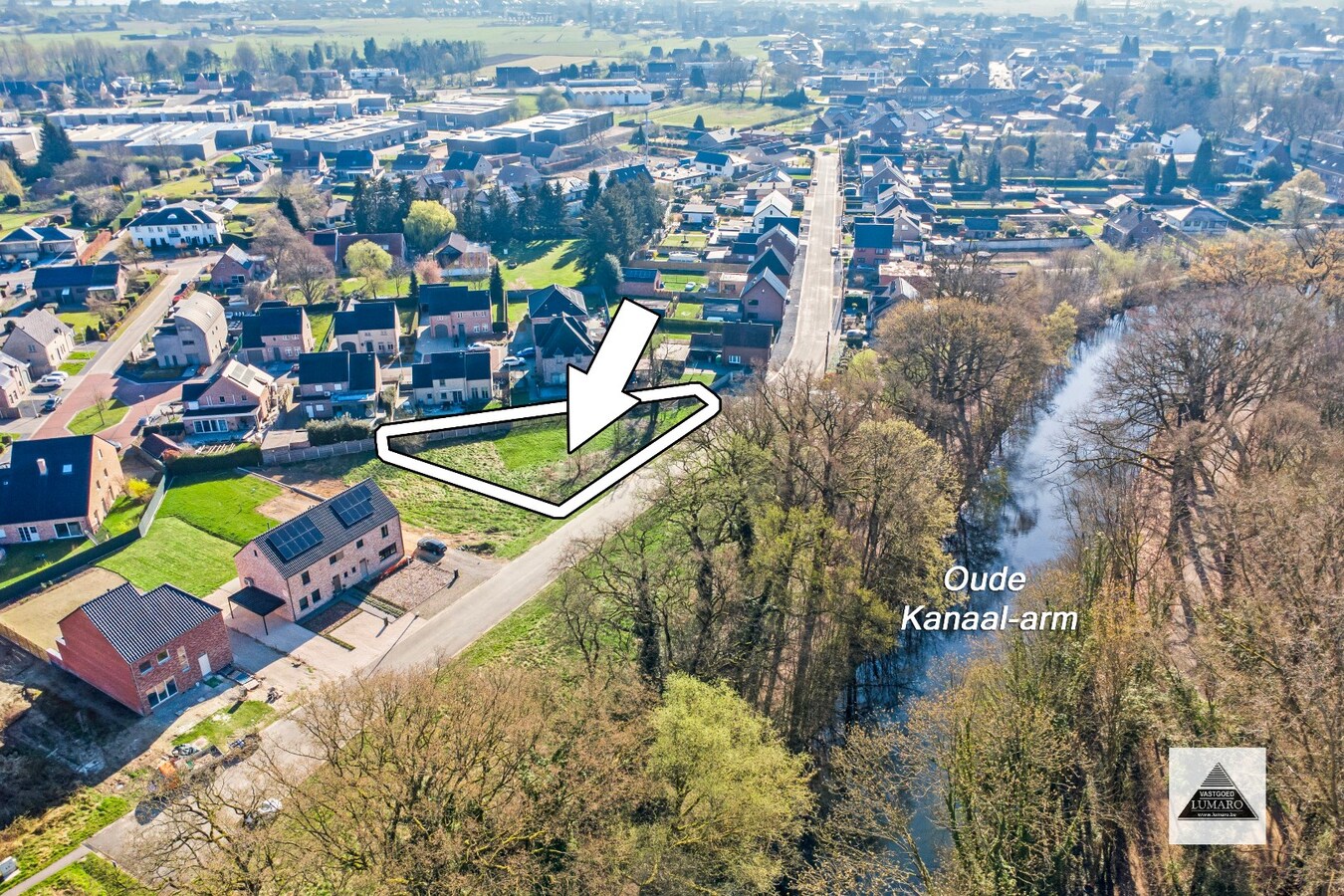 Lanklaar : Residentieel gelegen bouwperceel voor open bebouwing- nabij oude Kanaalarm 