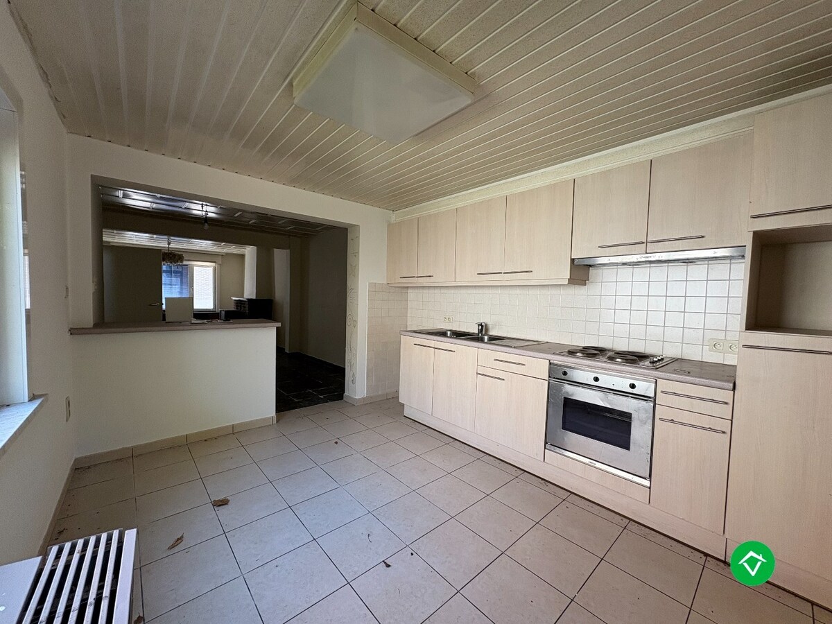 Woning met veel potentieel op een ruim perceel in het centrum van Koekelare 