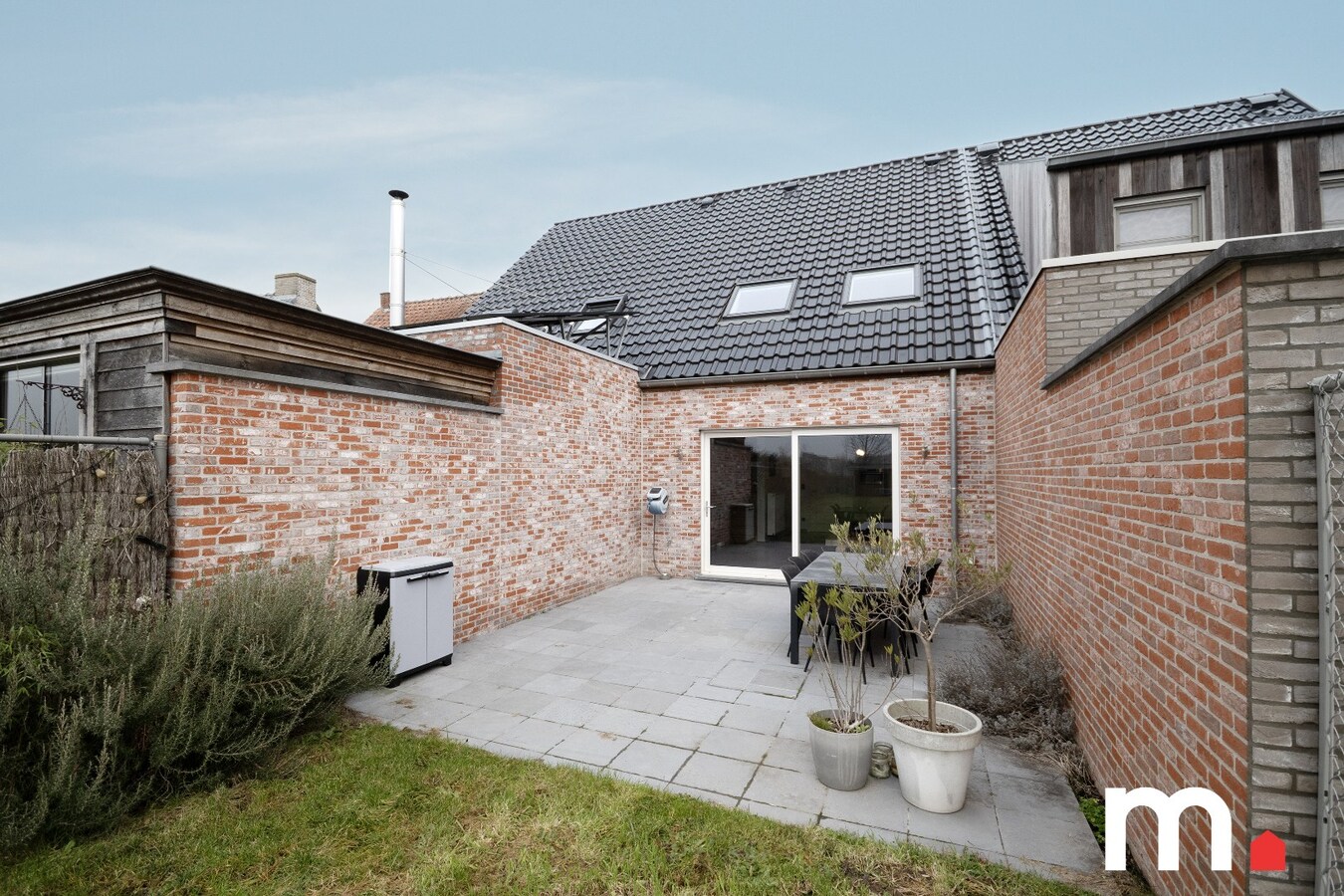 Recente woning (bouwjaar 2013) met grote tuin in doodlopende straat ! 