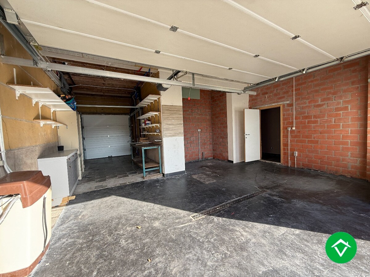 Ruime woning met 5 slaapkamers te Zwevezele 