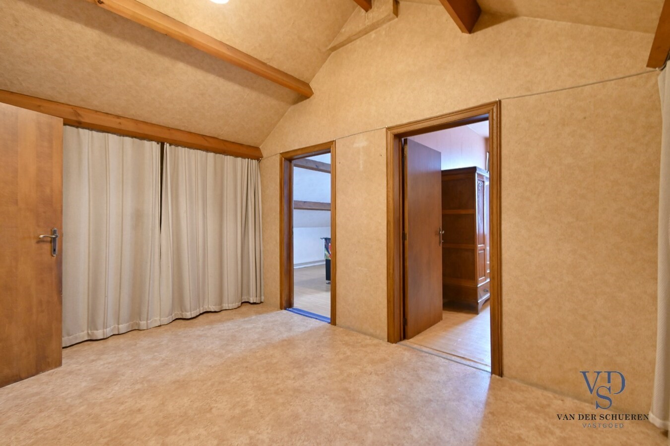 Eigendom met mogelijkheden op  meer dan 1500 m² 