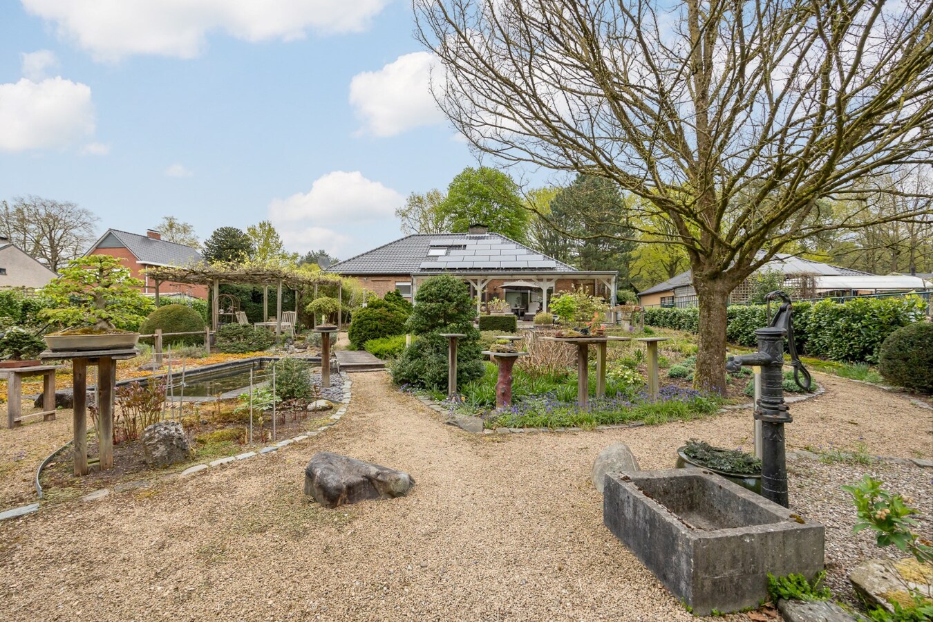 Rustig wonen in het groen –  gelijkvloerse woning op riant perceel van 2178 m² 