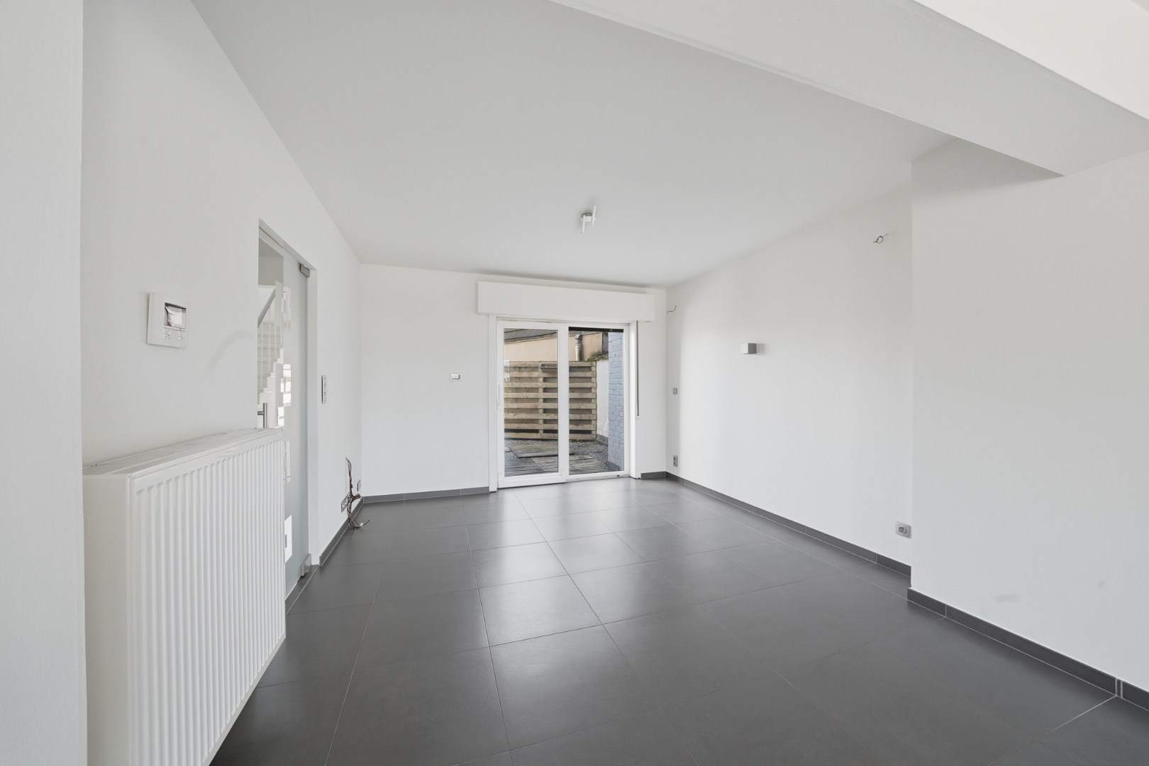 Volledig gerenoveerde bel-étage met ruime garage te Oostende 