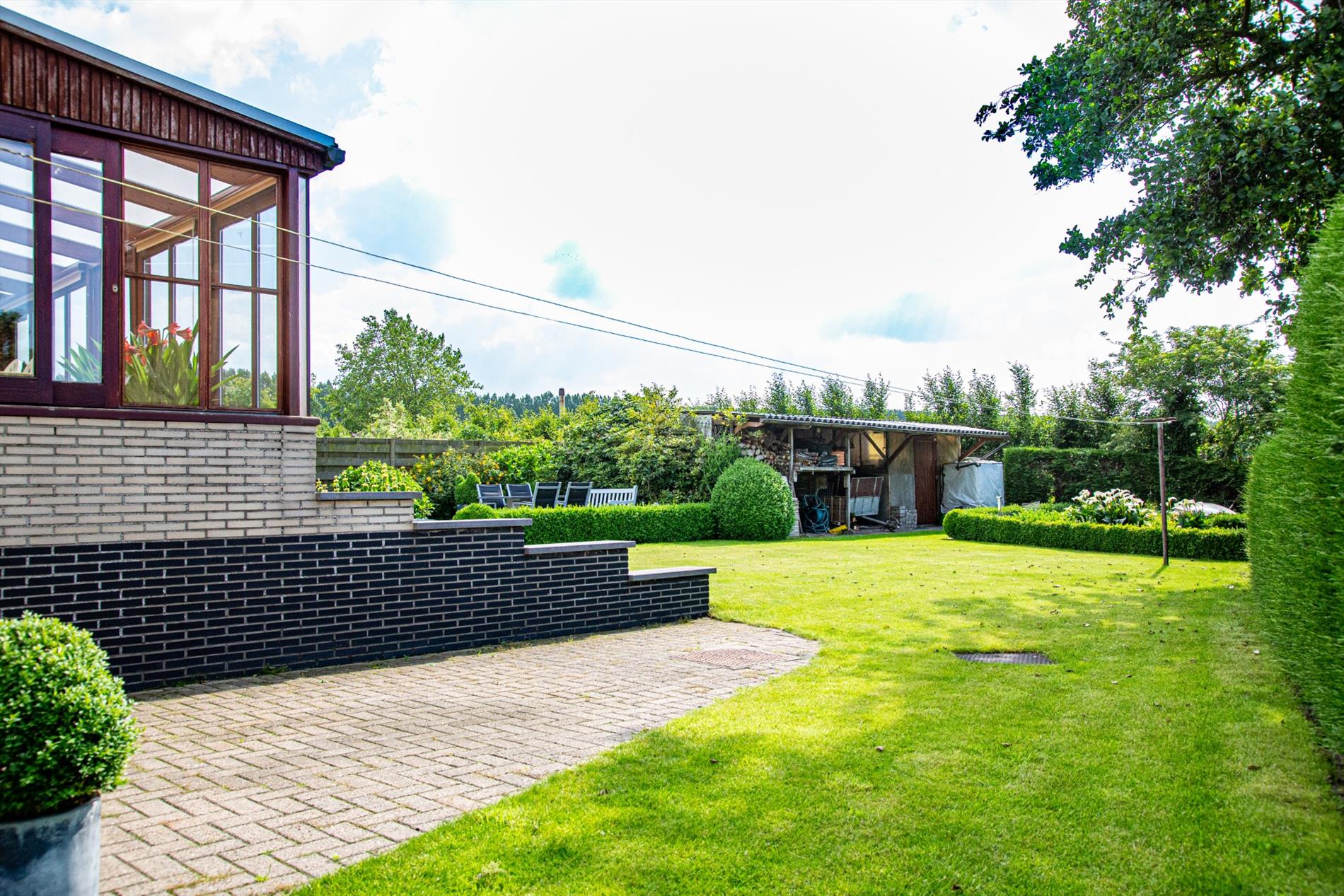 Gerenoveerde woning met 4 slpks én zonnepanelen (met stroomcertificaten!) rustig gelegen te Maldegem 