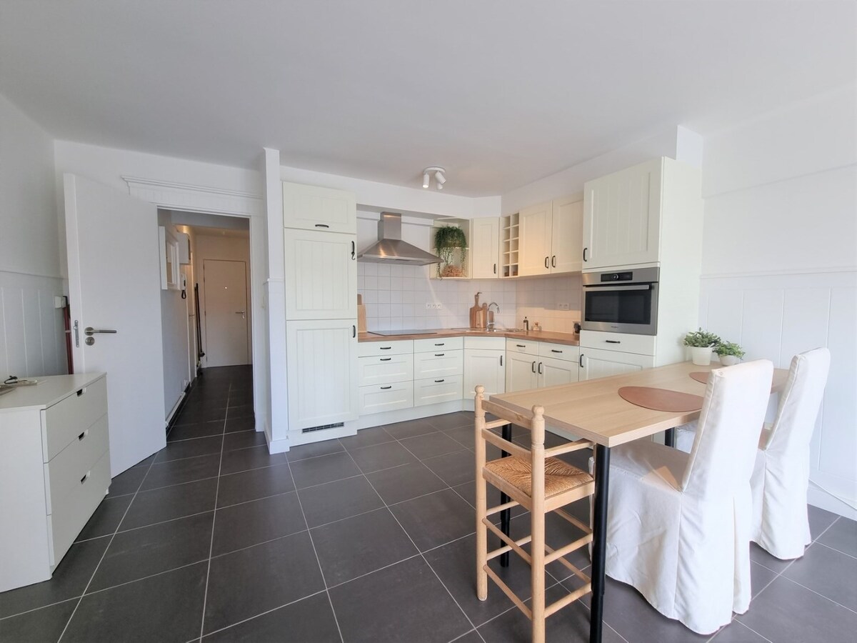 Zonnig, vernieuwd appartement nabij het strand - Heist 