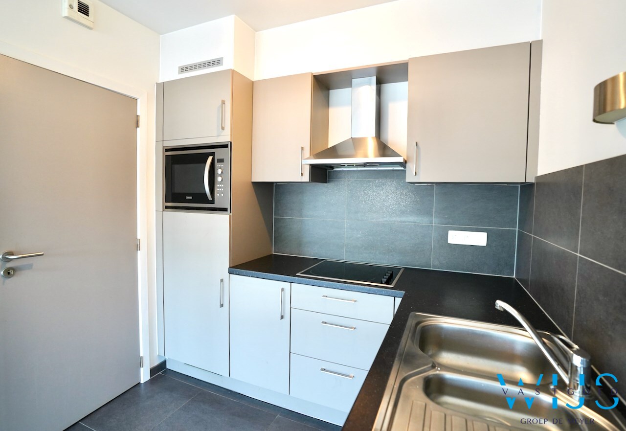 Instapklaar 2 slaapkamer appartement met garage ! 