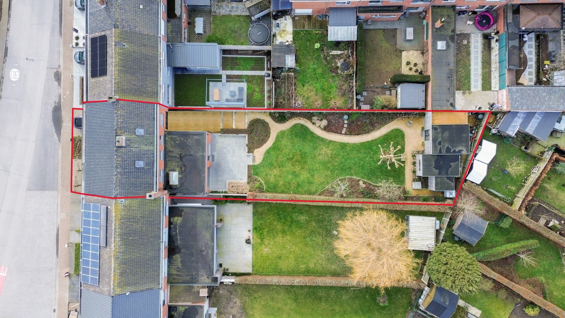 Prachtige gezinswoning met mooie tuin en bijgebouw, instapklaar afgewerkt, Torhout. 