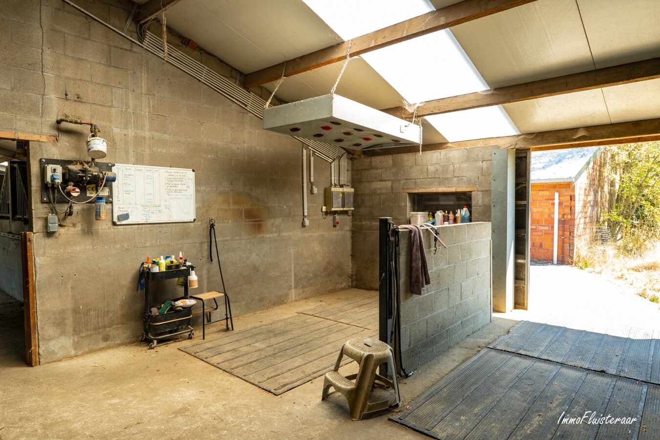 Unieke eigendom met paardenaccommodatie op 33.647 m² in Menen 