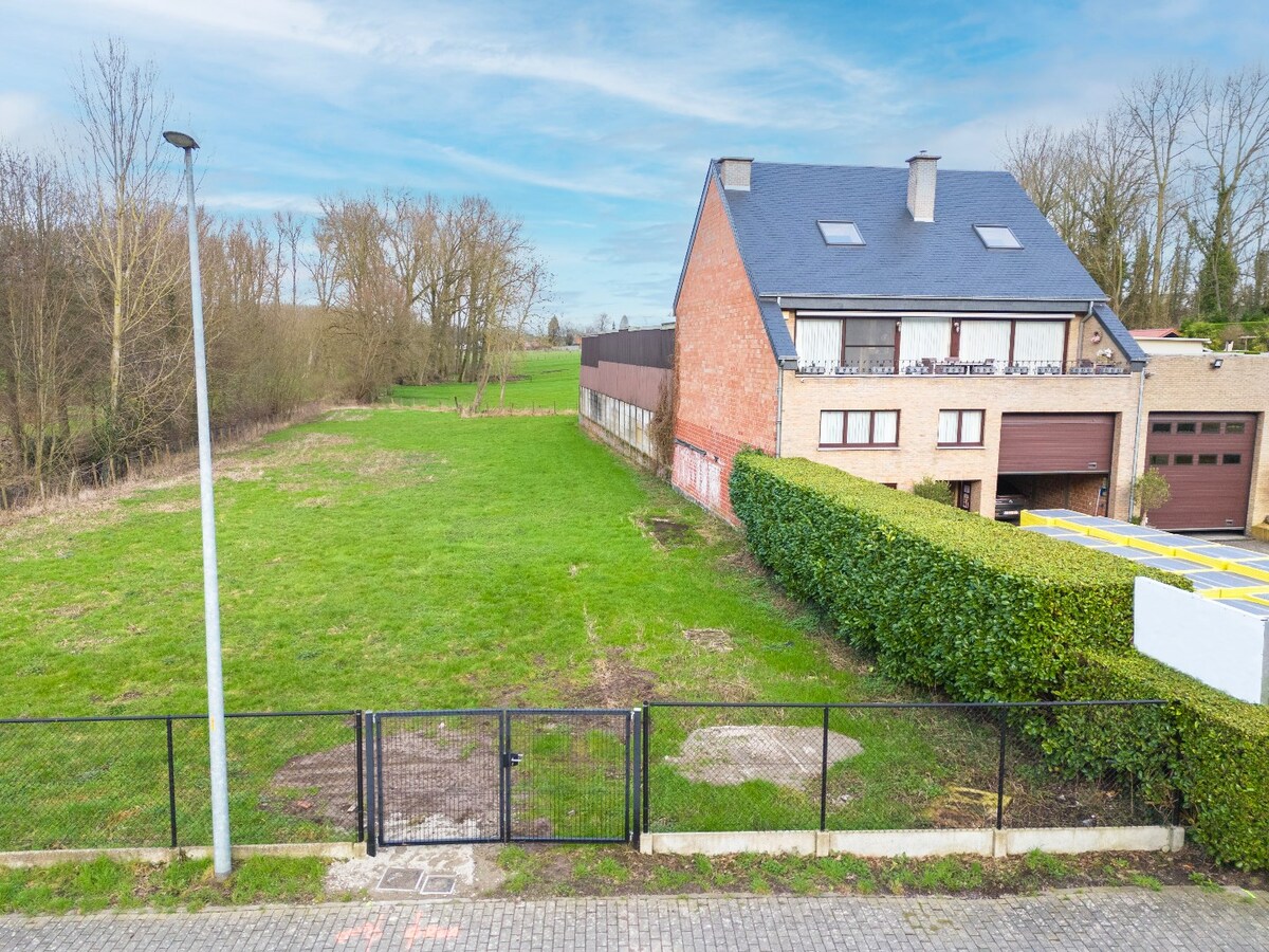 Gunstig gelegen bouwgrond voor HOB te Erondegem 