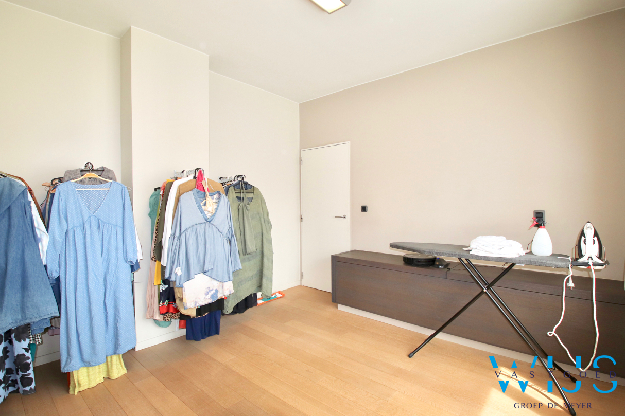 Karaktervol woonhuis met 5 slaapkamers &amp; prachtige tuin te CENTRUM Assenede ! 