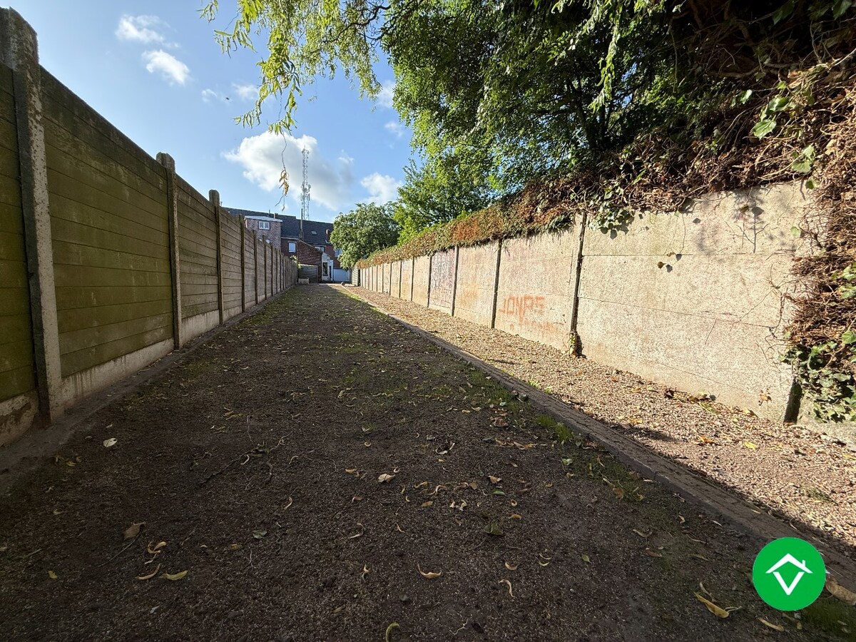 Ruime woning met 5 slaapkamers te Zwevezele 