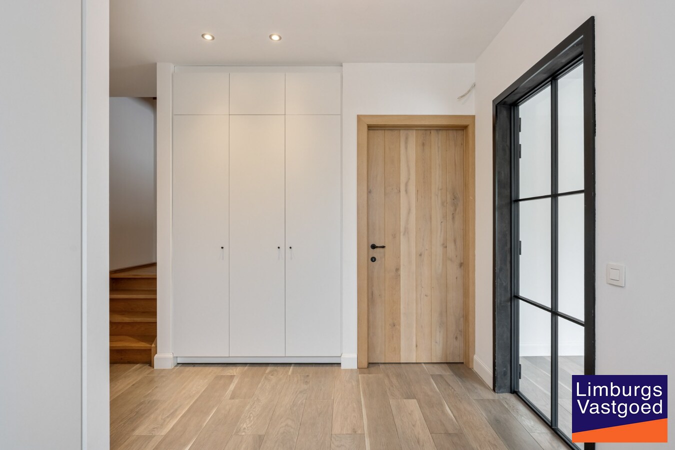 Exclusieve gezinswoning, 283m², 5 slpk, praktijkruimte op toplocatie 