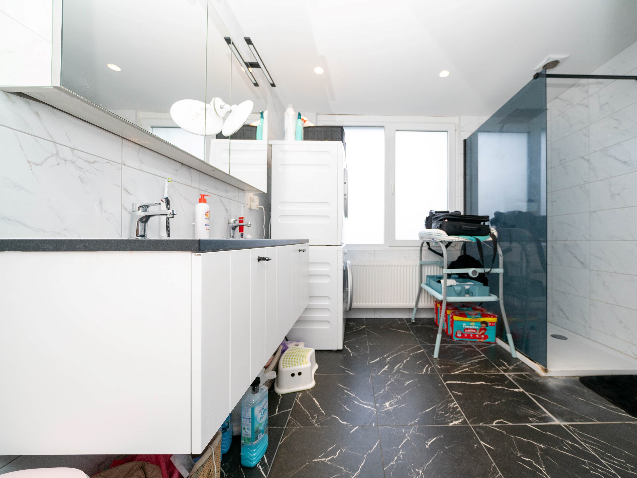 Ruime woning met 5 kamers, 4 badkamers en tuin 