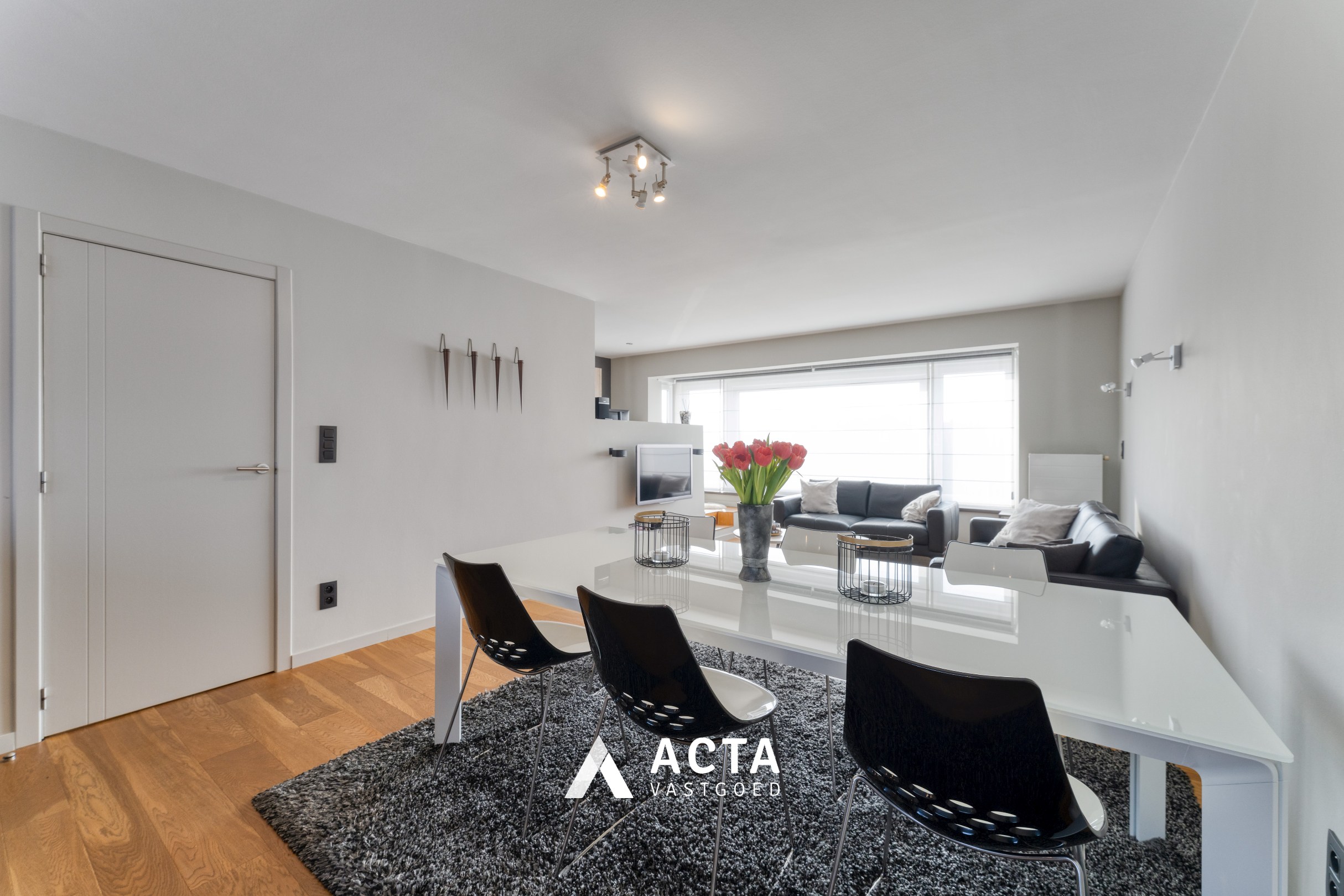 Instapklare bel-etage met 3 slaapkamers en garage 