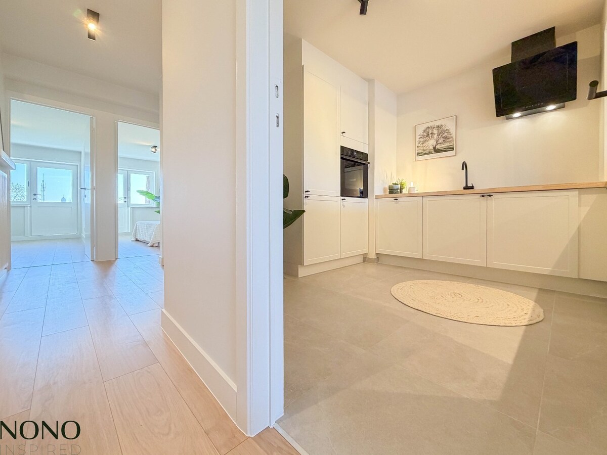 Fantastisch 2-slaapkamer appartement met staanplaats en terras pal in de Doorniksewijk ! 