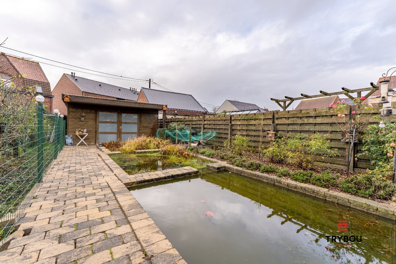 Gezinswoning met tuin, garage én uitweg in hartje Ieper 