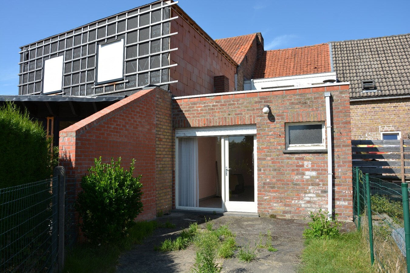 Te renoveren woning op uitstekende ligging in Varsenare 