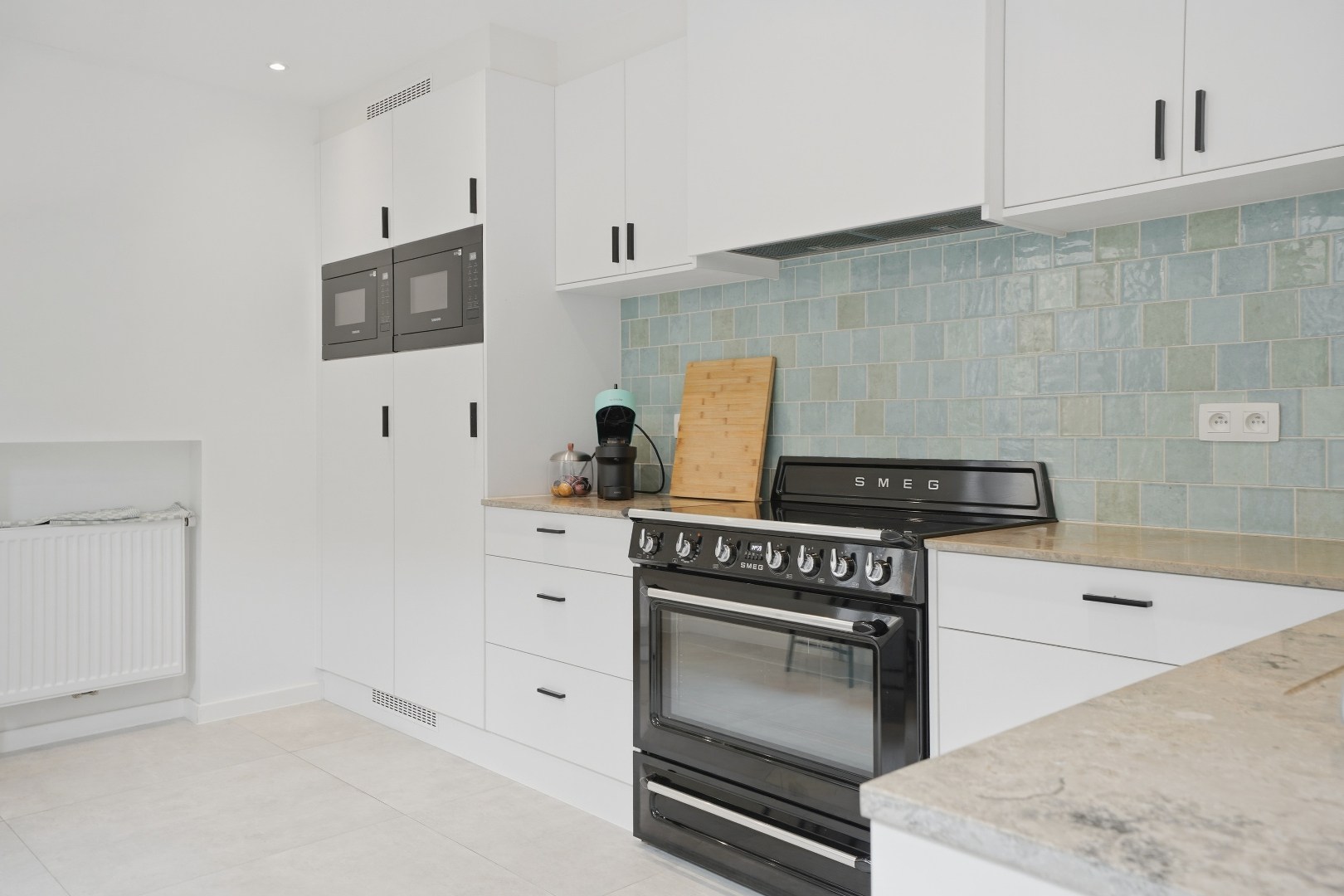 Subliem gerenoveerde herenwoning met 6 slaapkamers inclusief garage in Nieuwpoort-Stad op 135 m². 