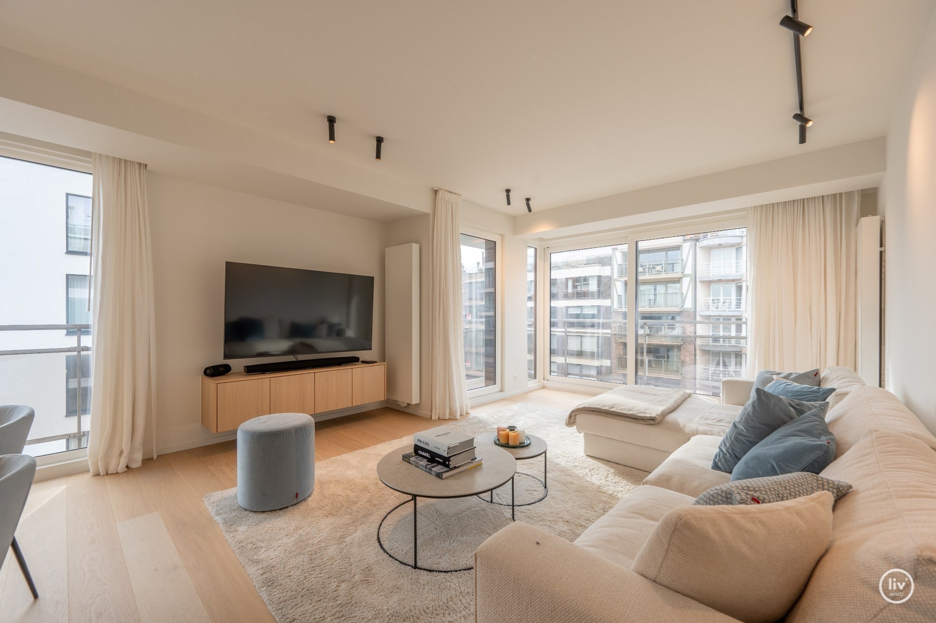 OPENDEURDAG Zaterdag 19/09, tussen 11U en 13u (Jozef Mommenstraat 1): Prachtig gerenoveerd 2-slaapkamer-(hoek)appartement vlakbij de Lippenslaan te Knokke 