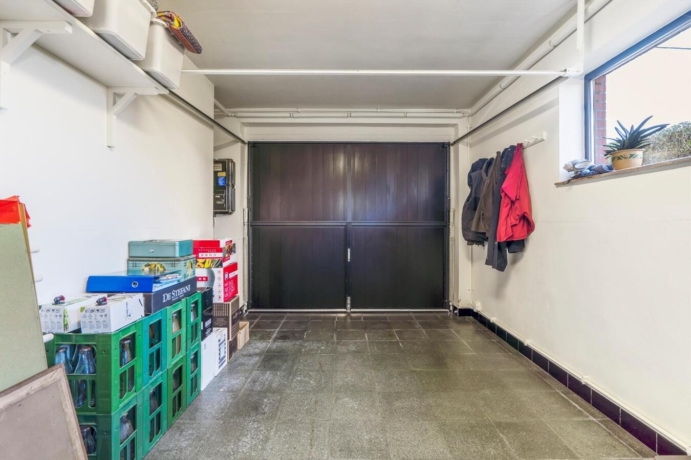 Verrassend ruime, alleenstaande woning met fraai aangelegde, zuidgerichte tuin 