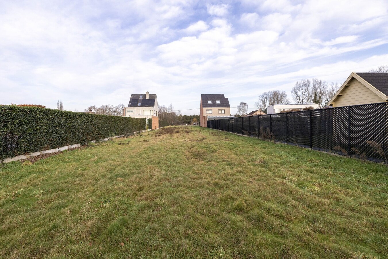 Bouwgrond op 950 m² - Z-oriëntatie - ideale ligging 