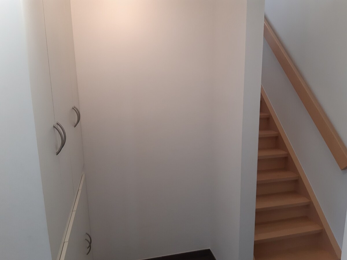 Degelijke, goed gelegen woning. 