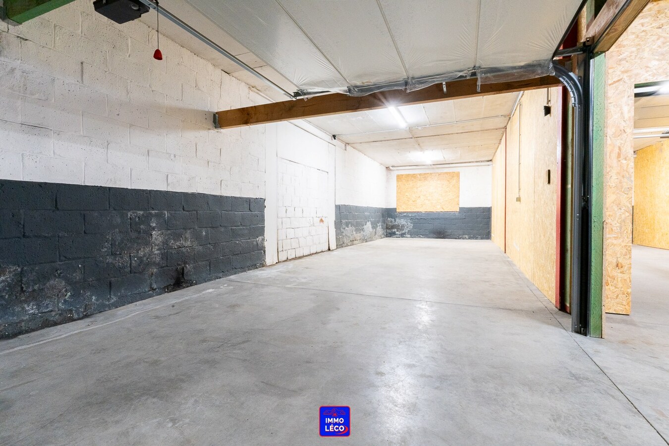 Espace de stockage/Garage/Box de +/- 52m² 