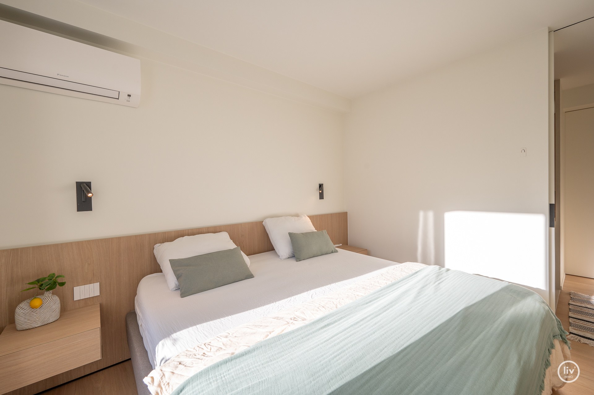 Magnifique appartement rénové avec une vue imprenable sur la mer, idéalement situé sur la digue du Zoute, à proximité de la place Albert. 