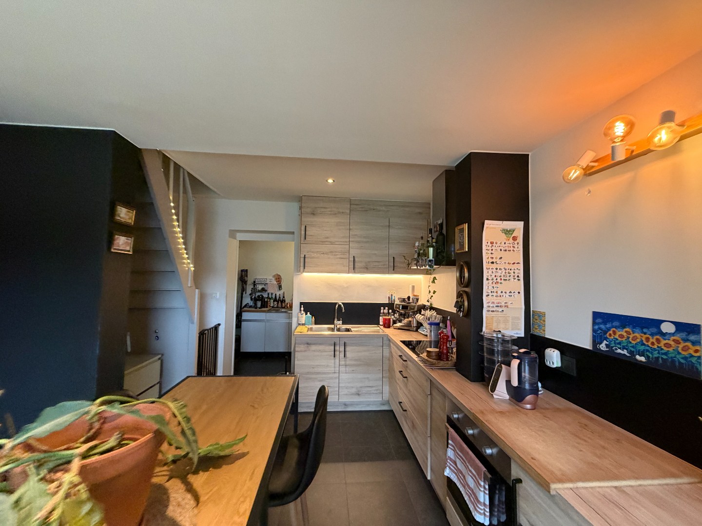Charmante gerenoveerde halfopen woning met 2 slaapkamers, tuin en garage 
