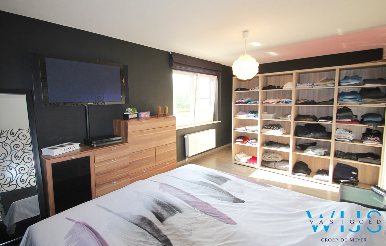 Zeer ruim &amp; recent woonhuis hartje ERTVELDE ! 