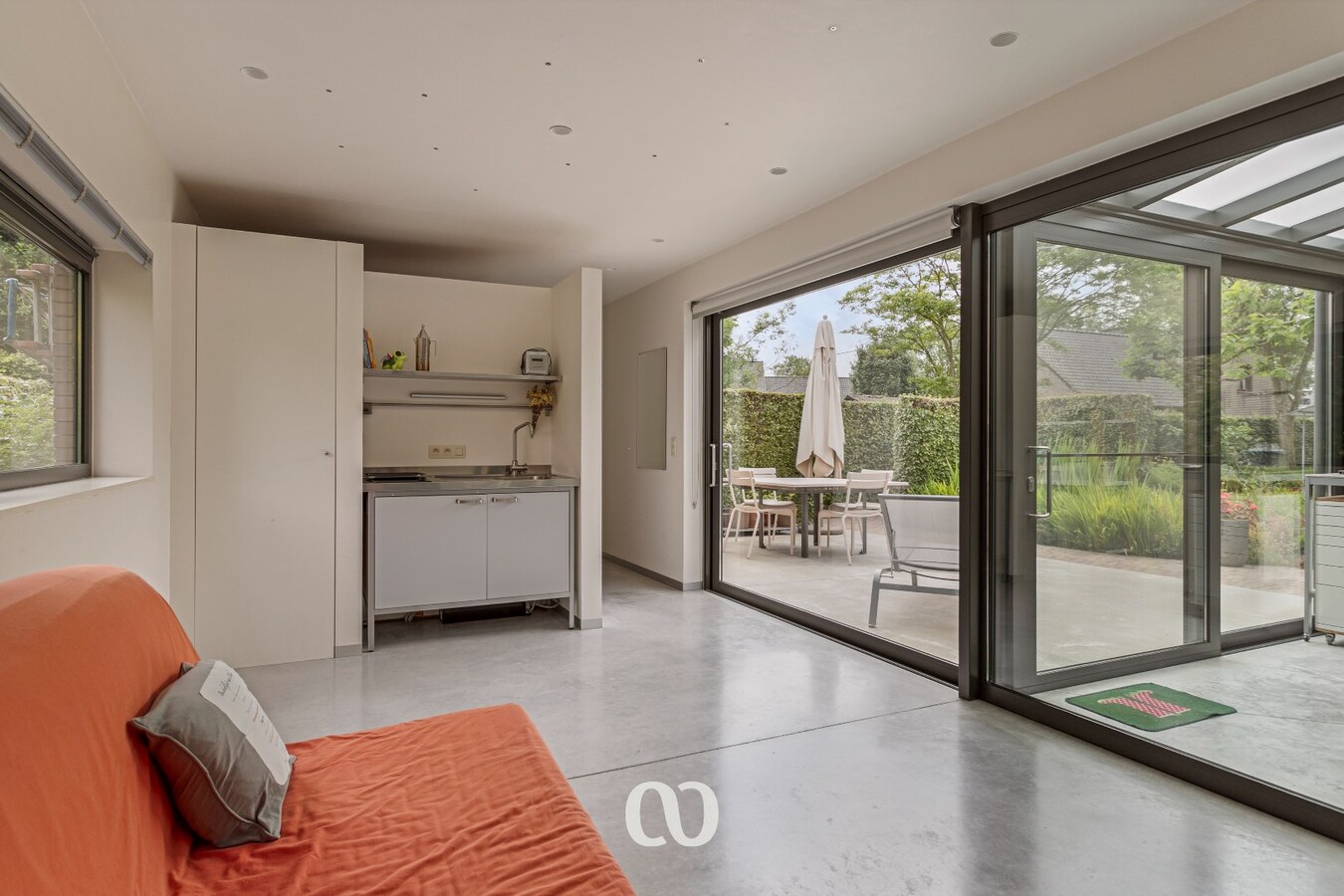 Ruime woning met prachtige tuin en bijgebouw te koop in Oudenaarde 