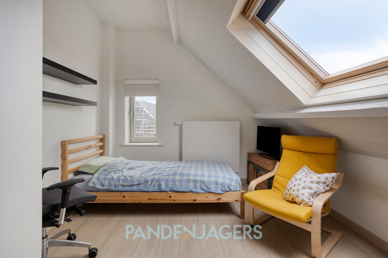 Gerenoveerde woning met uitzonderlijk groot magazijn op unieke locatie te Duffel 