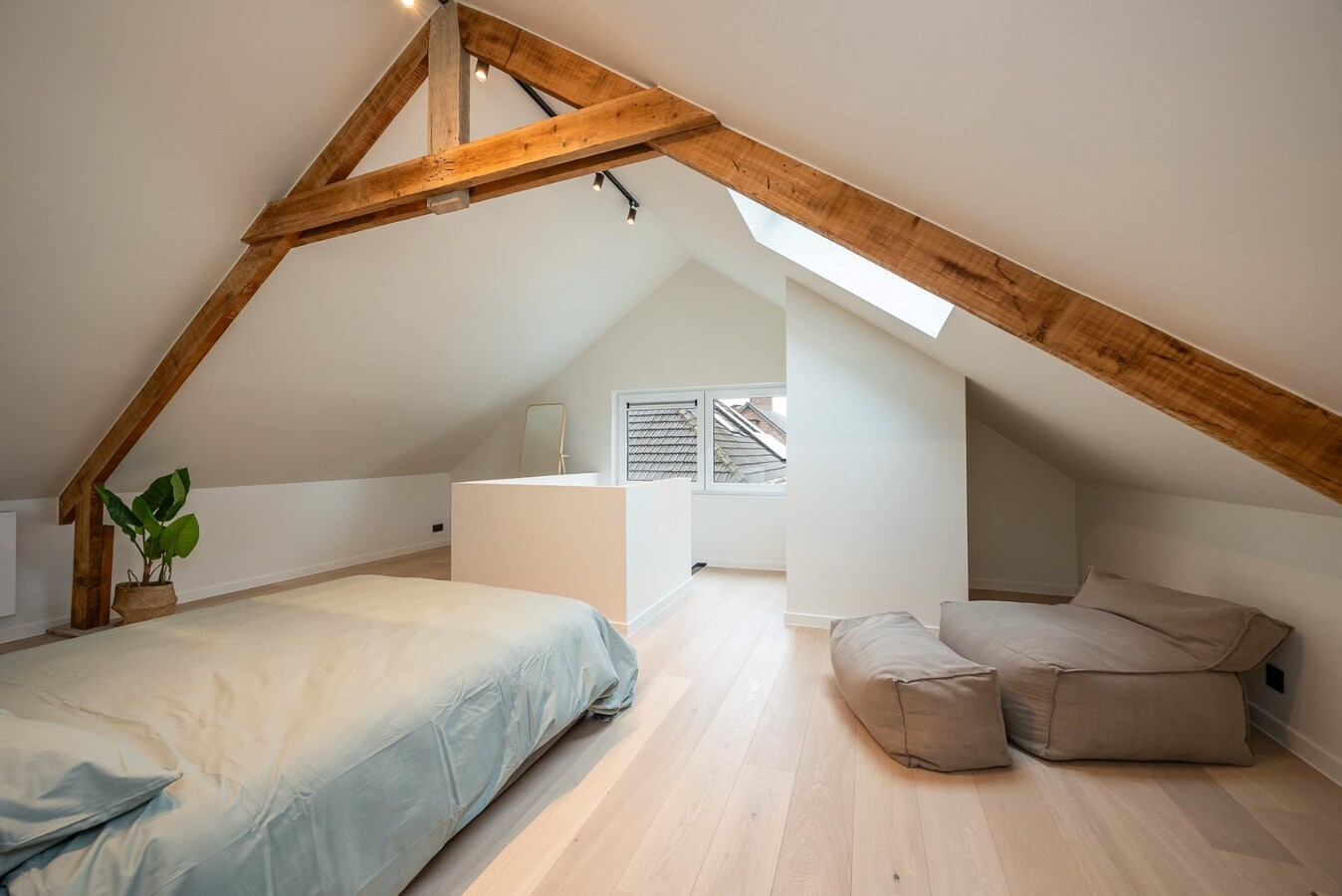 Volledig gerenoveerde HOB op een toplocatie te Kapellen! 