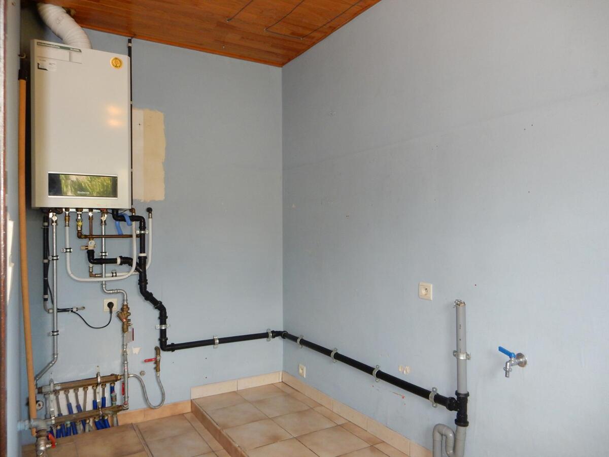 Alleenstaande woning met loods 