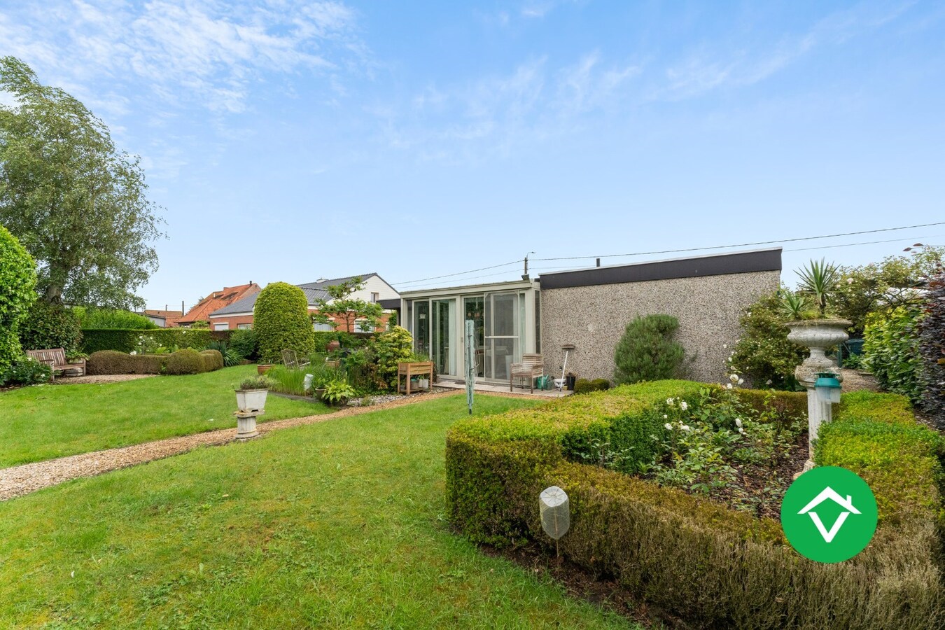 Alleenstaande woning met 4 slaapkamers en dubbele garage te Koekelare 